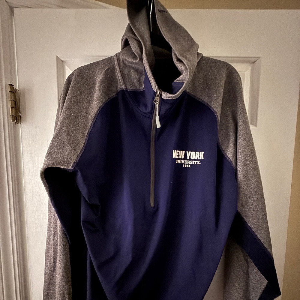 NYU Sweatshirt with hood - sweatwicking material
